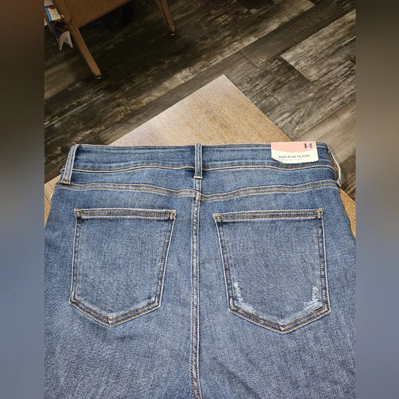 **SOLD** Arula Midrise Flare Jean's Size 14 - Picture 2 of 7
